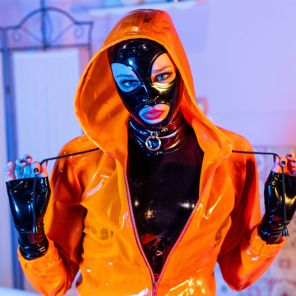 Leeds Dominatrix Latex Mistress Lizzy FAQs Feature Image 6